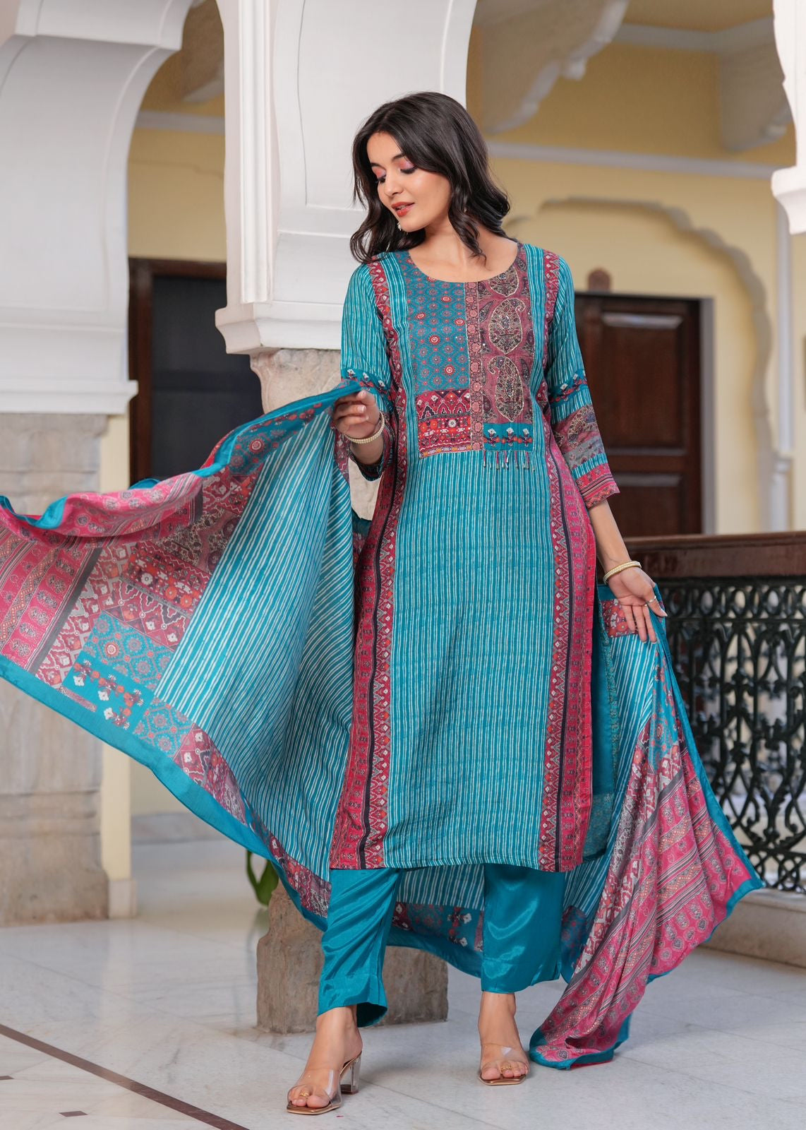 Aara Pure Muslin Patch Yoke Suit Set- Blue