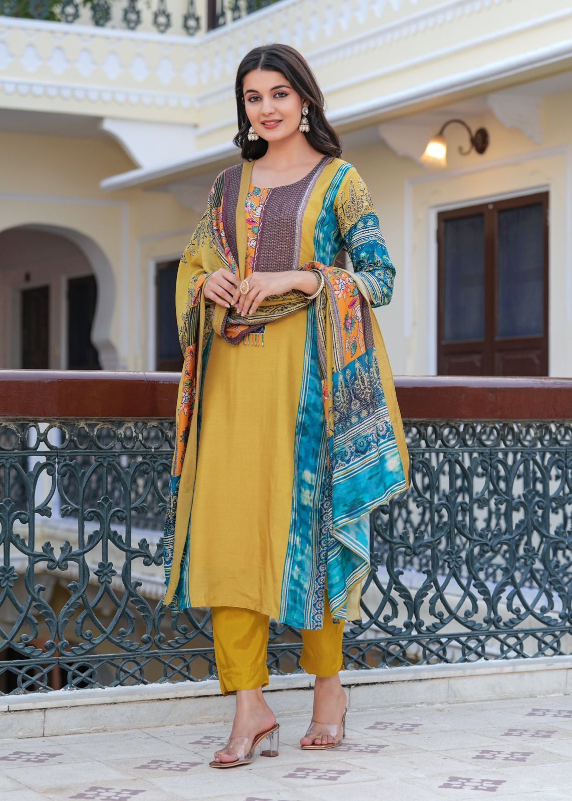 Aara Pure Muslin Patch Yoke Suit Set- Green